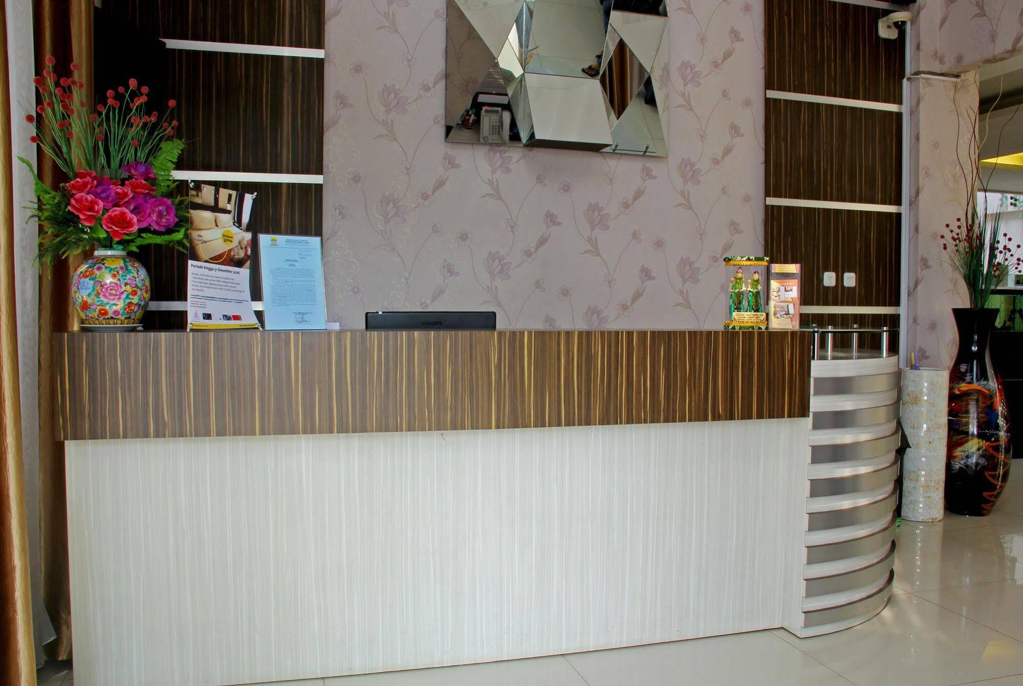 Reddoorz Plus @ Natuna Bandung Exterior foto
